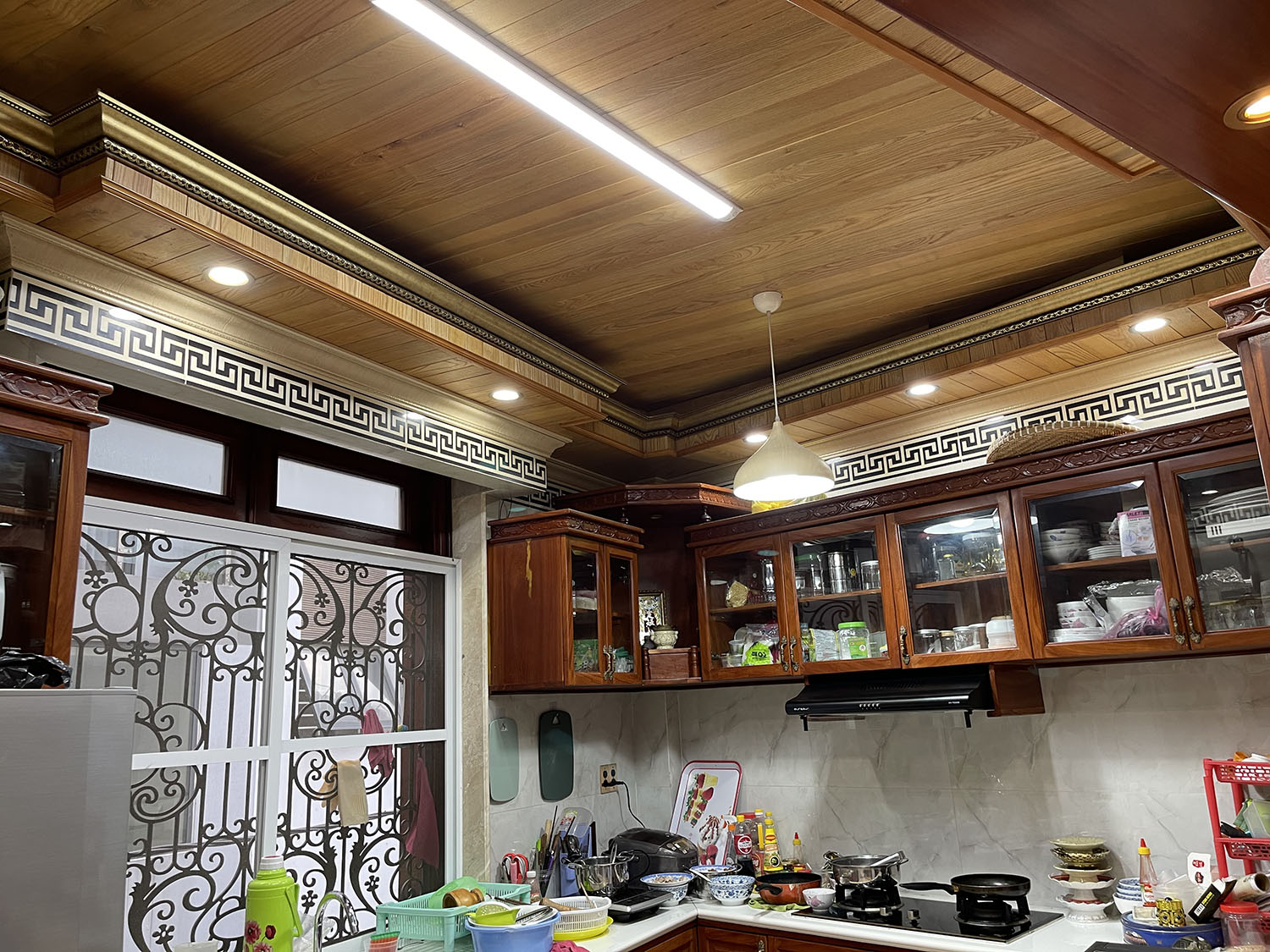 Bán nhà Huỳnh Tịnh Của, Quận 3 tuyệt phẩm B.thự Mini 4 lầu,c.trình nhà làm bằng đá Marble và Gỗ Quý - hẻm ôtô